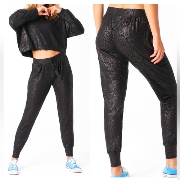 Terez Obsidian Snakeskin Foil French Terry Joggers Size Medium - Picture 1 of 9